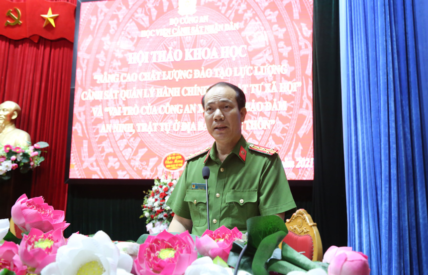 Đại tá, PGS. TS Trần Quang Huyên, Phó Giám đốc Học viện phát biểu bế mạc Hội thảo