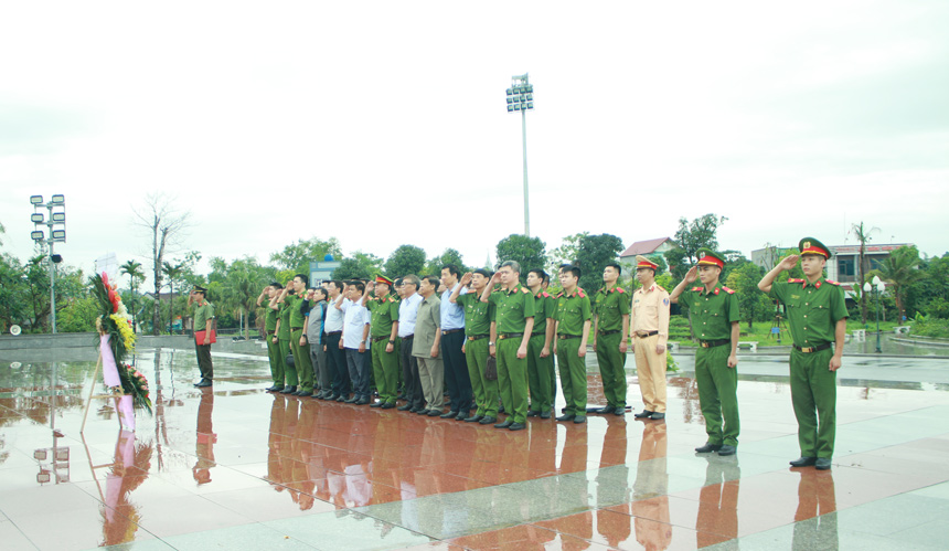 Đoàn cán bộ, giảng viên, học viên Khoa Cảnh sát hình sự, Học viện CSND đã tổ chức Lễ báo công tại Khu di tích Công an khu XII, huyện Tân Uyên, tỉnh Bắc Giang
