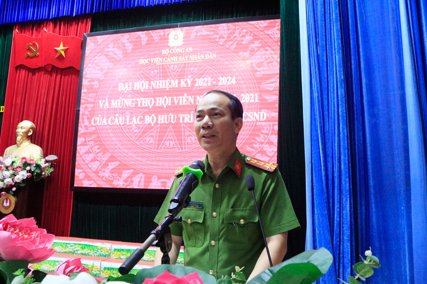 Đại tá, PGS. TS Trần Quang Huyên, Phó Giám đốc Học viện phát biểu tại Đại hội