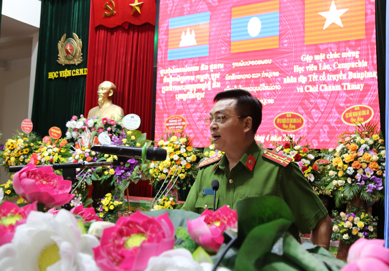 Đại tá, TS Nguyễn Đăng Sáu, Phó Giám đốc Học viện phát biểu tại chương trình gặp mặt