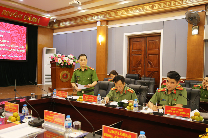Thượng tá, TS Cao Hoàng Long - Chánh Văn phòng Học viện CSND phát biểu tại buổi tọa đàm