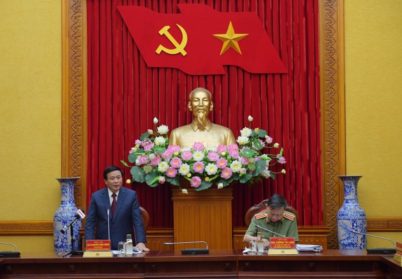 Đồng chí Nguyễn Xuân Thắng phát biểu tại buổi làm việc