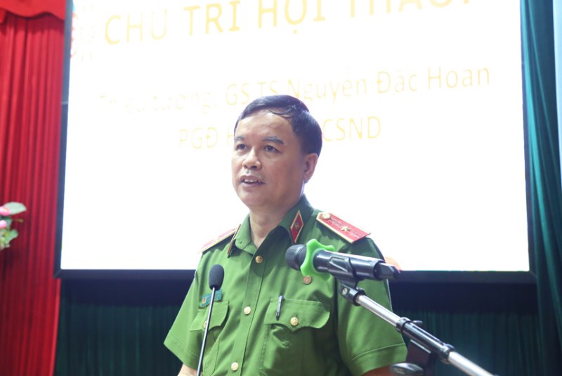 Thiếu tướng, GS. TS Nguyễn Đắc Hoan, Phó Giám đốc Học viện phát biểu tại Hội thảo