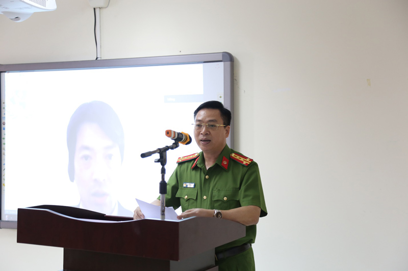 Đại tá, TS Nguyễn Đăng Sáu - Phó Giám đốc Học viện phát biểu khai giảng