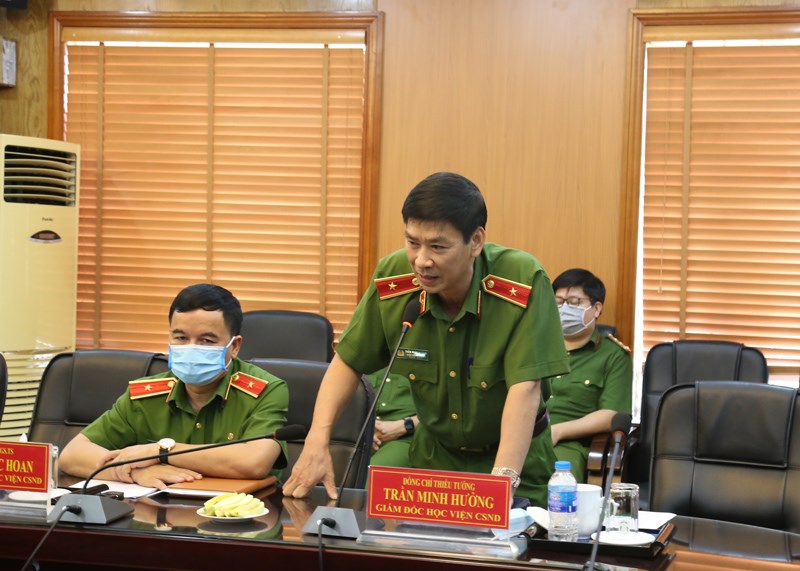 Thiếu tướng, GS.TS Trần Minh Hưởng, Bí thư Đảng ủy, Giám đốc Học viện CSND phát biểu đón tiếp Đoàn công tác