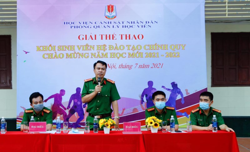 Đại tá, PGS.TS Nguyễn Kim Phong, Trưởng phòng Quản lý học viên phát biểu khai mạc Hội thao