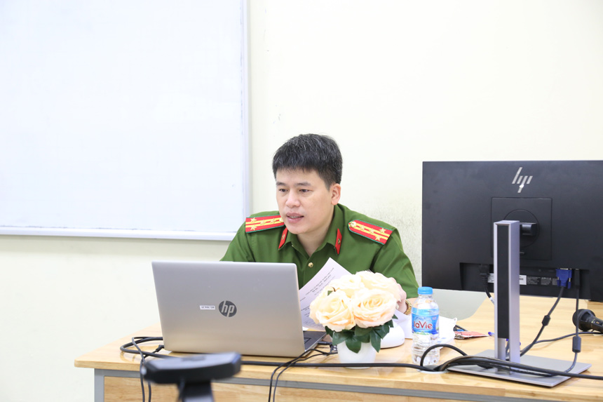 Đại tá, PGS.TS Trần Hồng Quang, Phó Giám đốc Học viện phát biểu tại điểm cầu Học viện CSND