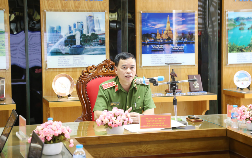 Thiếu tướng, GS.TS Nguyễn Đắc Hoan - Phó Giám đốc Học viện phát biểu khai giảng