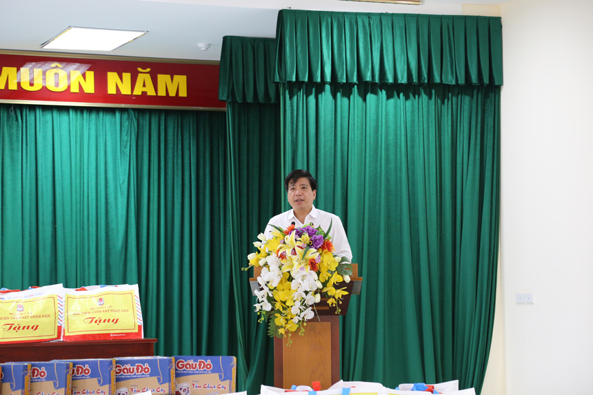 Ông Nguyễn Hữu Tuyên, Chủ tịch HĐND quận Bắc Từ Liêm phát biểu tại buổi lễ