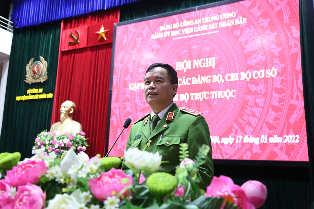 Thiếu tướng, GS. TS Nguyễn Đắc Hoan, Phó Bí thư Đảng ủy, Phó Giám đốc Học viện phát biểu tại Hội nghị