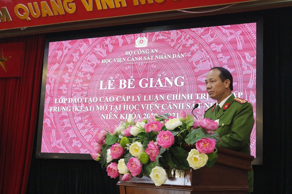 Đại tá, PGS. TS Trần Quang Huyên, Phó Giám đốc Học viện phát biểu tại chương trình