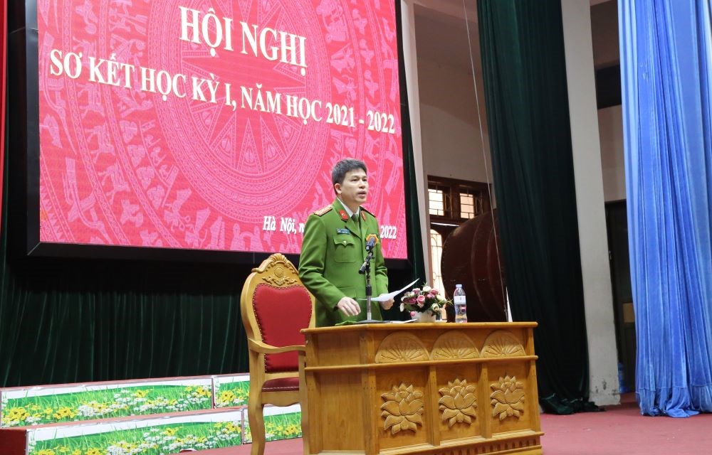 Đại tá, PGS. TS Trần Hồng Quang, Phó Giám đốc Học viện chủ trì phần tham luận