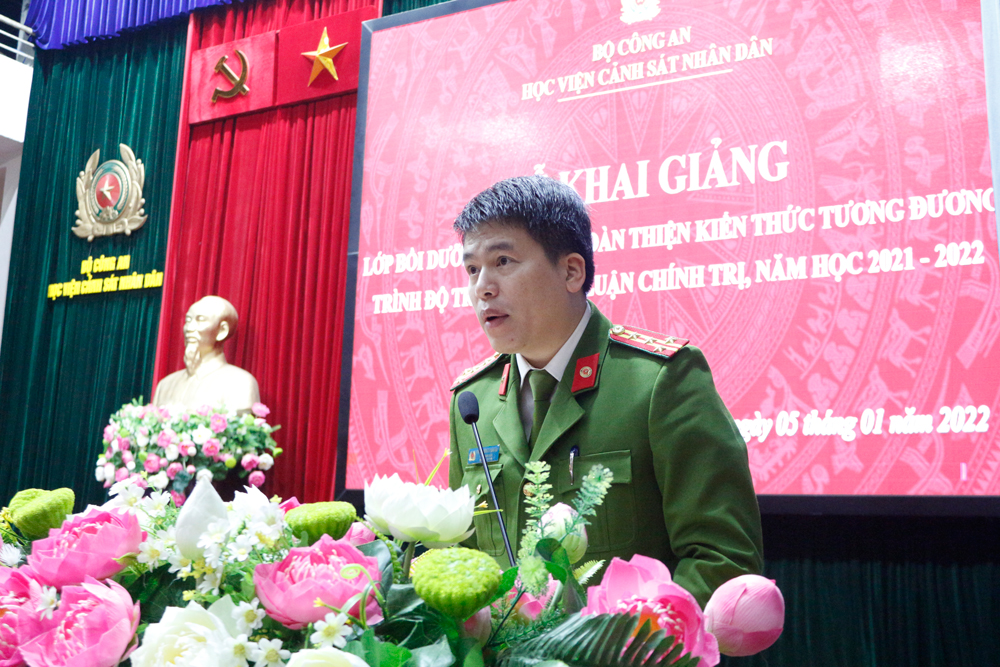 Đại tá, PGS. TS Trần Hồng Quang, Phó Giám đốc Học viện phát biểu tại buổi lễ