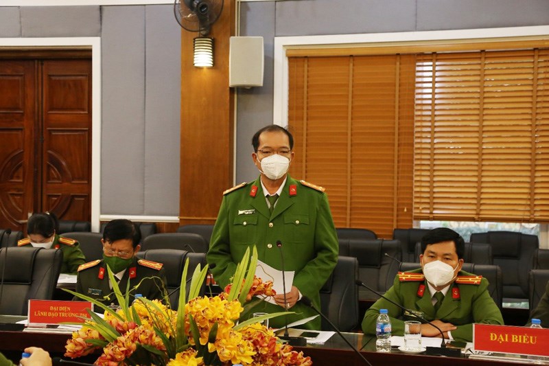 Đại tá, TS Nguyễn Thanh Phúc, Phó Hiệu trưởng Trường đại học Cảnh sát nhân dân báo cáo kết quả thực hiện giao ước thi đua năm học 2020 - 2021