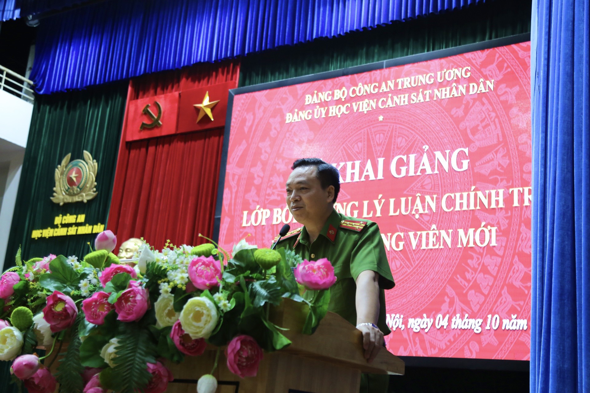 Đại tá, TS. Nguyễn Đăng Sáu, Ủy viên Ban Thường vụ Đảng ủy, Phó Giám đốc Học viện phát biểu chỉ đạo chương trình