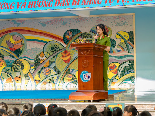 Trung tá, TS Trần Thị Thu Nga - Phó Trưởng khoa CSMTr phát biểu khai mạc buổi tuyên truyền