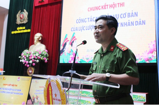 Đại tá Lê Đức Hùng, Trưởng Công an quận Bắc Từ Liêm phát biểu khai mạc hội thi