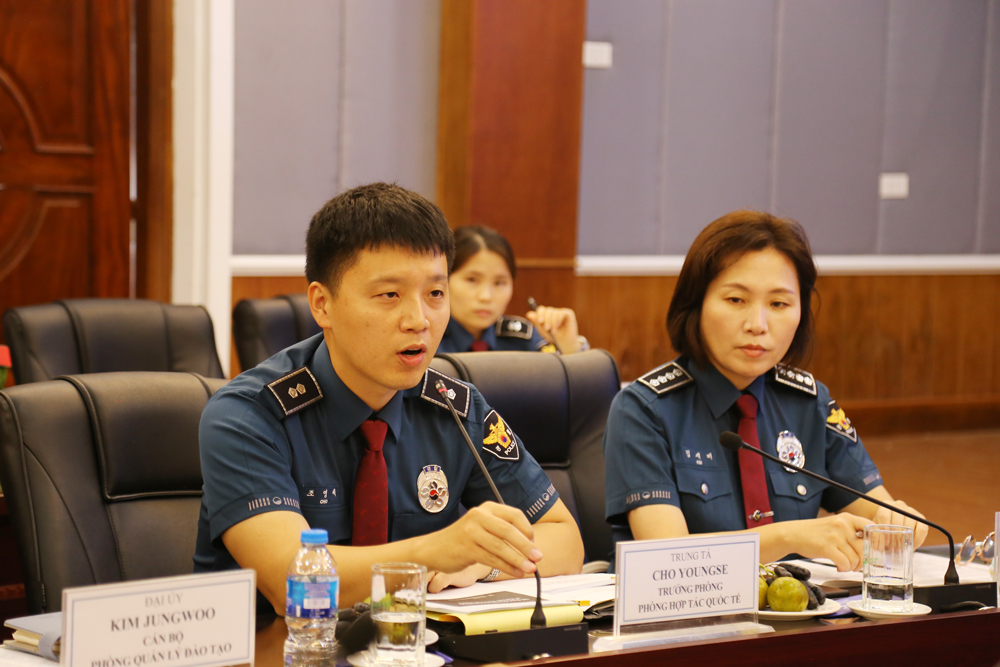 Đại diện Đại học CSQG Hàn Quốc chia sẻ kinh nghiệm của Đại học CSQG Hàn Quốc trong công tác đào tạo Cảnh sát tham gia hoạt động GGHB LHQ