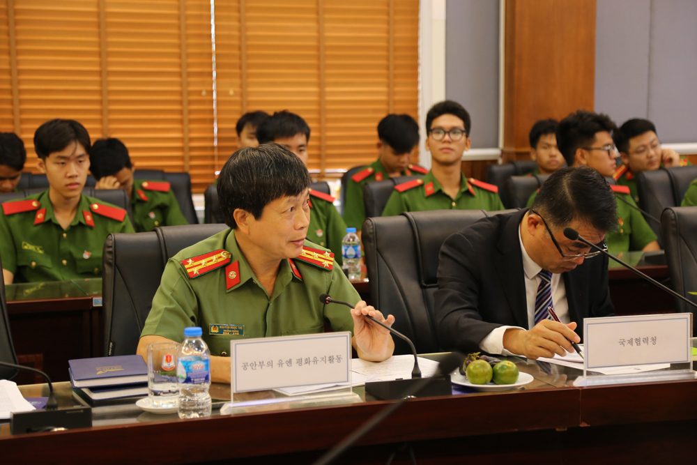Đại tá Nguyễn Ngọc Thọ - Phó Chánh Văn phòng Thường trực Bộ Công an về GGHB LHQ tham luận về tình hình lực lượng CAND Việt Nam tham hoạt động GGHB LHQ
