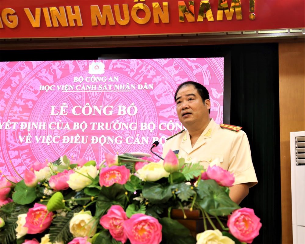 Đại tá Chử Văn Dũng, Phó Giám đốc Học viện CSND phát biểu nhận nhiệm vụ