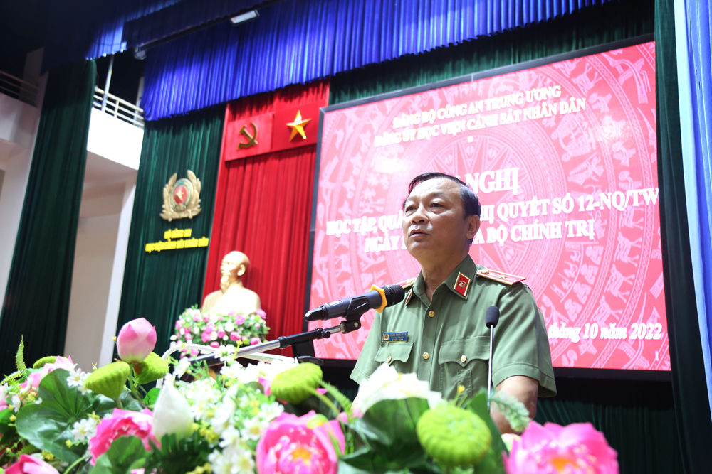 Thiếu tướng Đặng Ngọc Bách, Phó Cục trưởng Cục Công tác Đảng và công tác chính trị, Bộ Công an quán triệt Nghị quyết số 12 của Bộ Chính trị