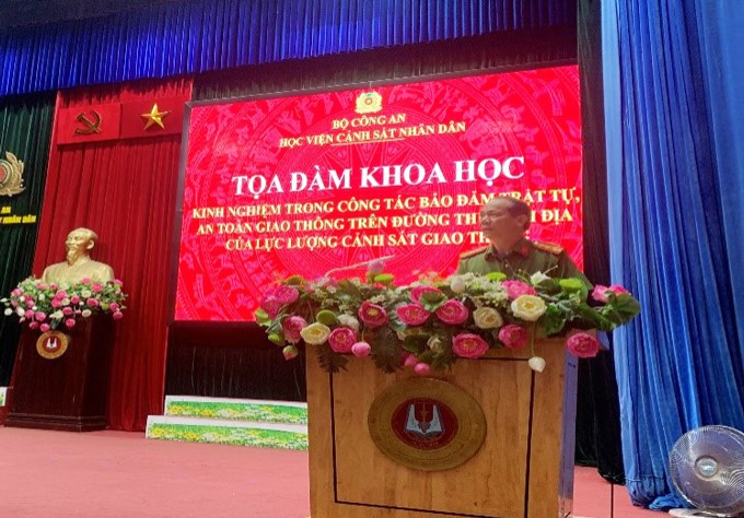 Đại tá, PGS.TS Trần Quang Huyên - Phó Giám đốc Học viện phát biểu khai mạc buổi Tọa đàm