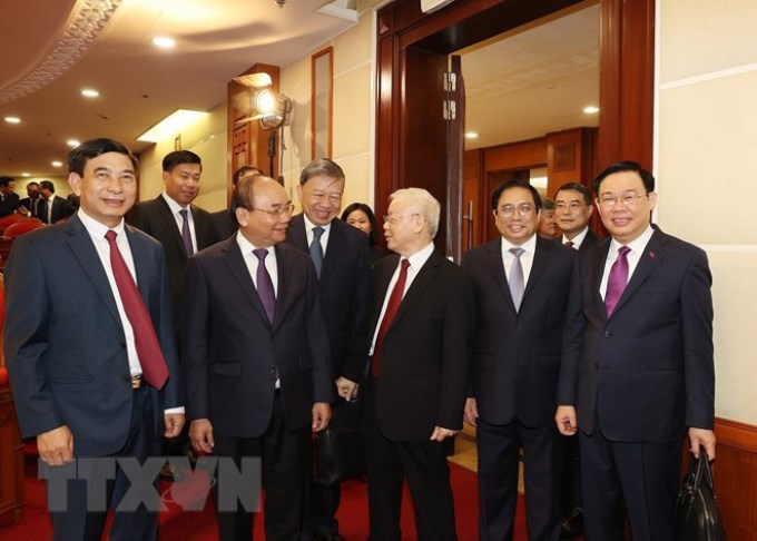 Tổng Bí thư Nguyễn Phú Trọng và các đồng chí lãnh đạo Đảng, Nhà nước với đại biểu dự khai mạc Hội nghị (Ảnh TTXVN).