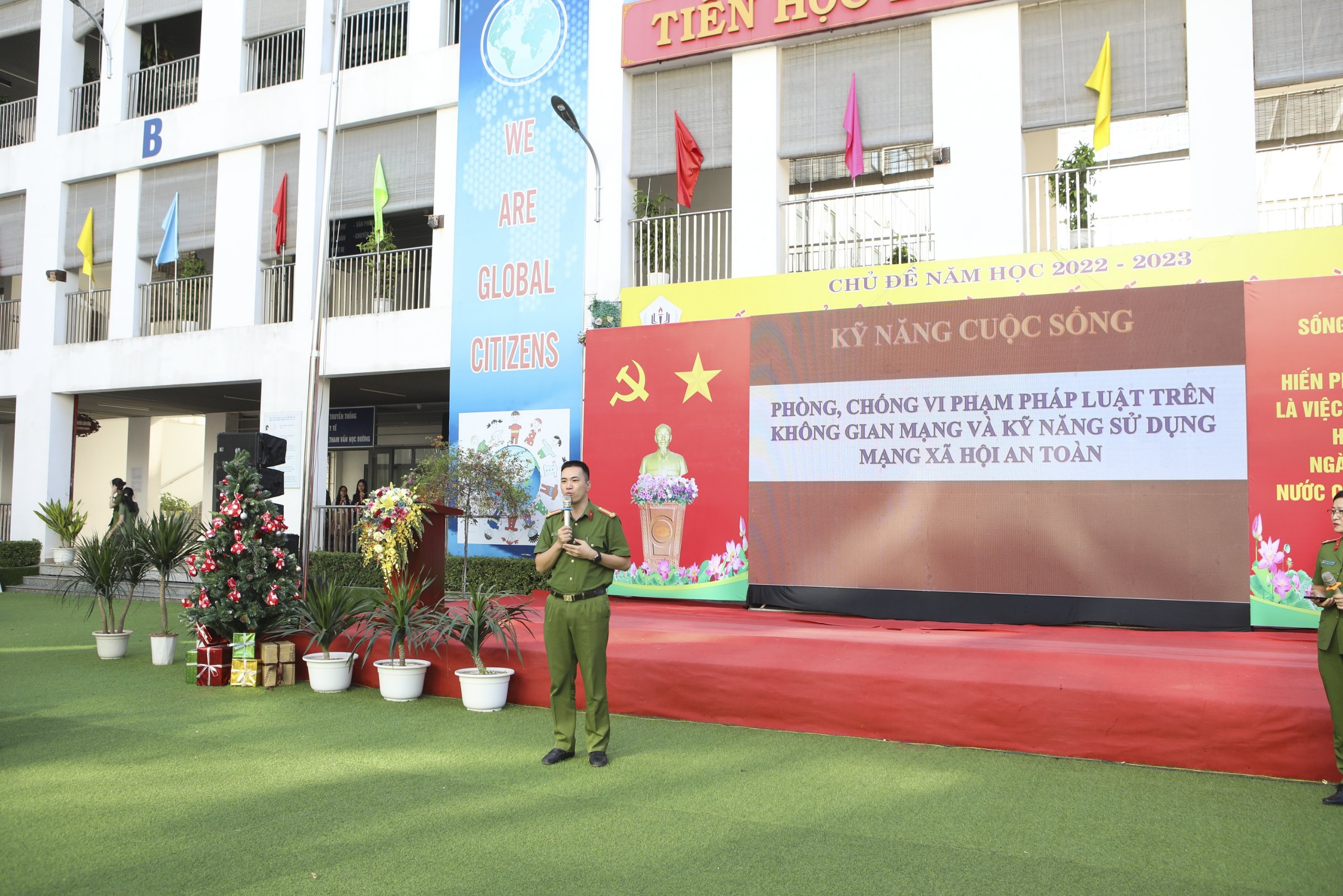Trung tá Doãn Xuân Hùng, Phó Trưởng Khoa Cảnh sát hình sự tham gia tuyên truyền