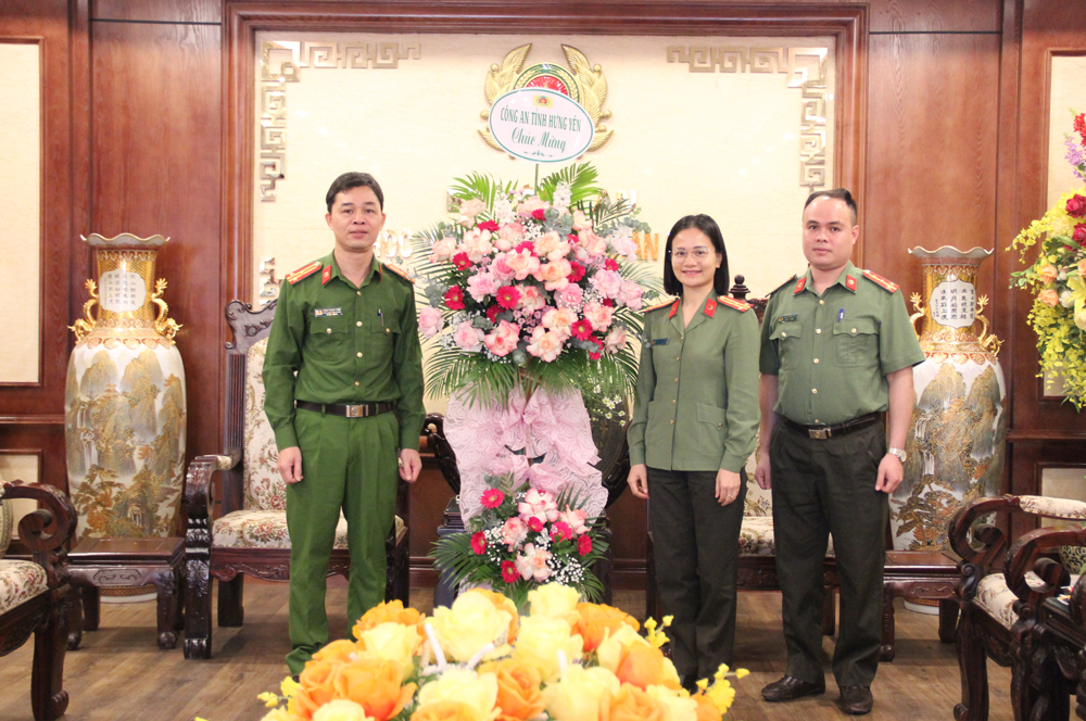 Công an tỉnh Hưng Yên chúc mừng Học viện CSND