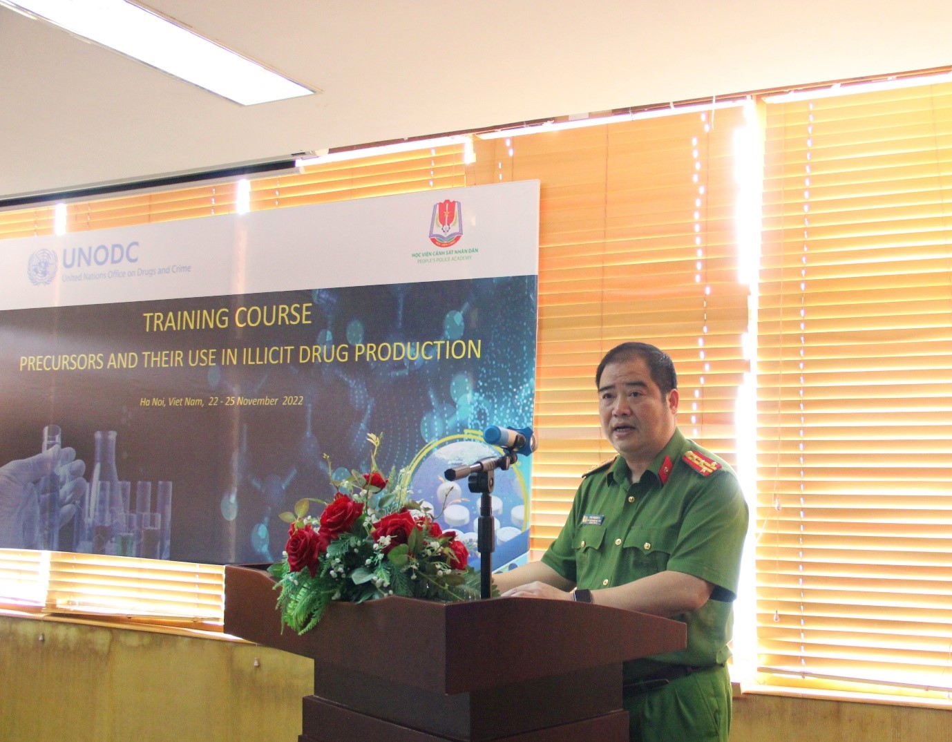 Đại tá, TS Chử Văn Dũng, Phó Giám đốc Học viện phát biểu tại Lễ khai giảng Khóa tập huấn