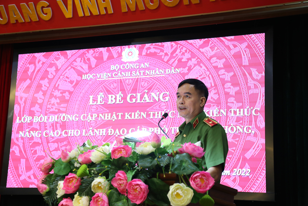 Thiếu tướng, GS. TS Nguyễn Đắc Hoan, Phó Giám đốc Học viện phát biểu tại Lễ bế giảng lớp bồi dưỡng