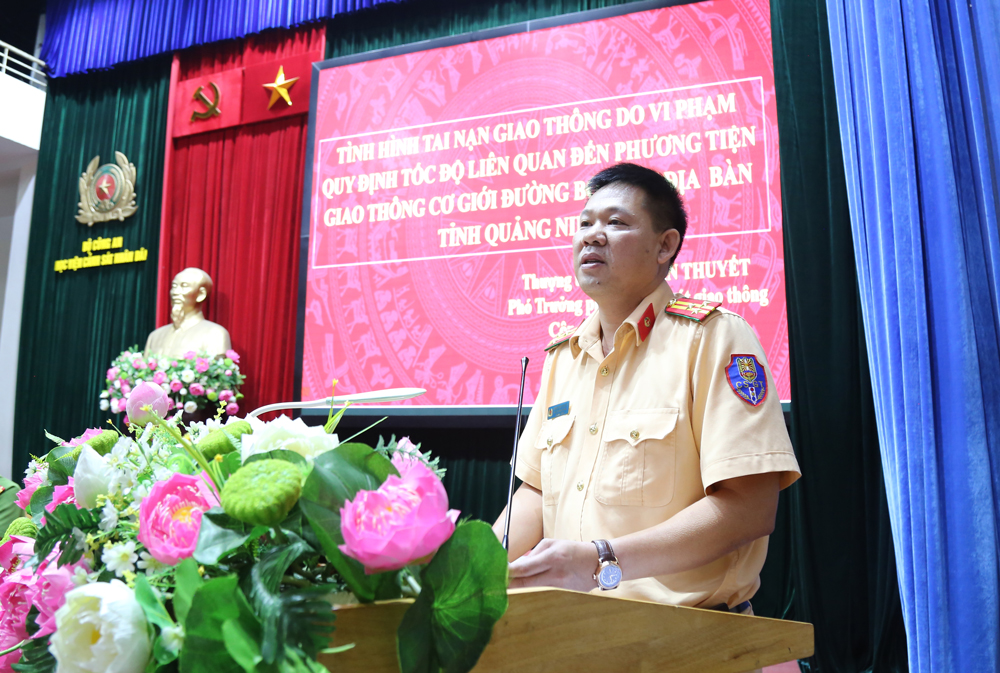 Đại diện Phòng Cảnh sát giao thông - Công an tỉnh Quảng Ninh phát biểu tham luận tại Hội thảo