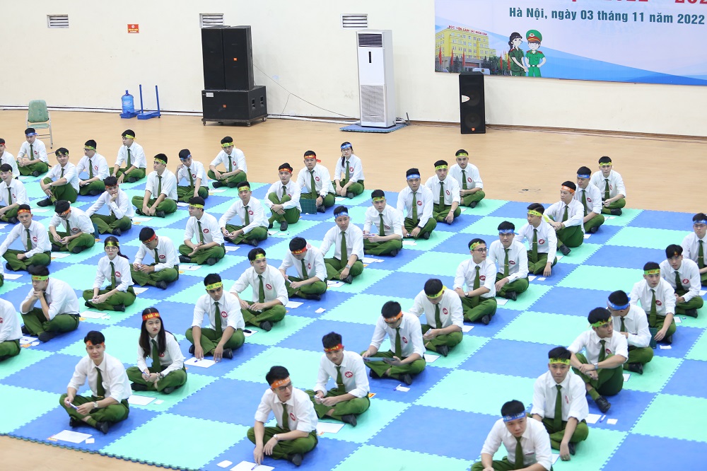 100 học viên tham gia vòng loại dưới hình thức rung chuông vàng