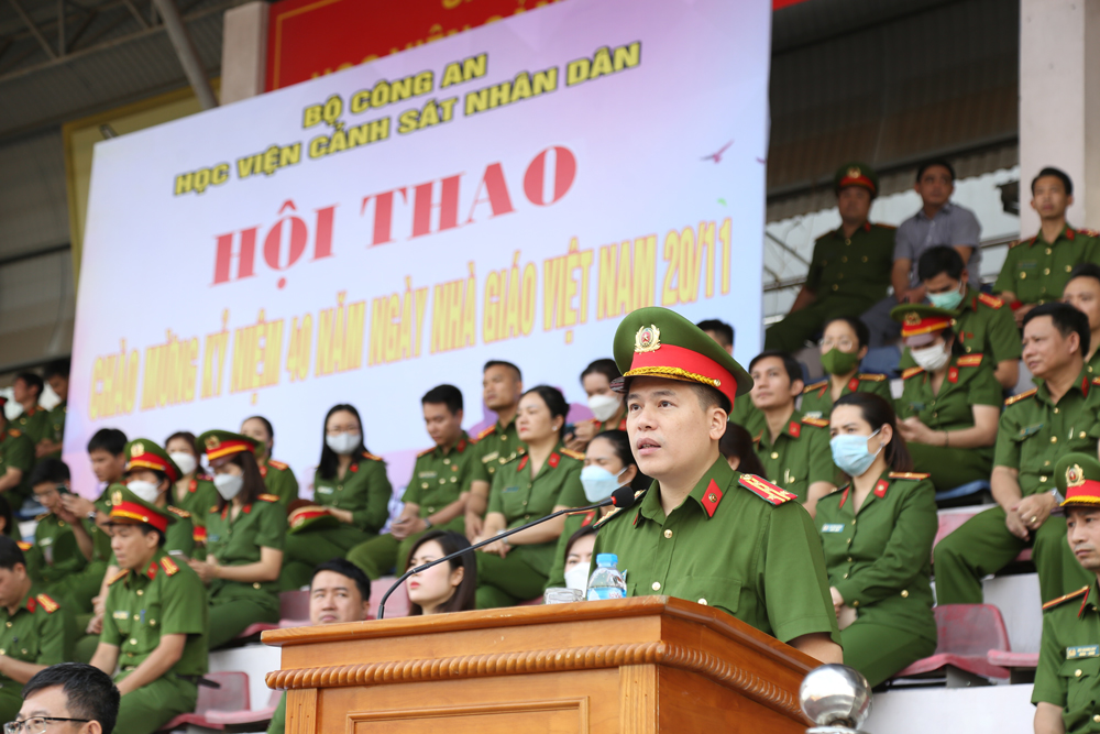 Đại tá, PSG.TS Trần Hồng Quang - Phó Giám đốc Học viện CSND phát biểu khai mạc Hội thao