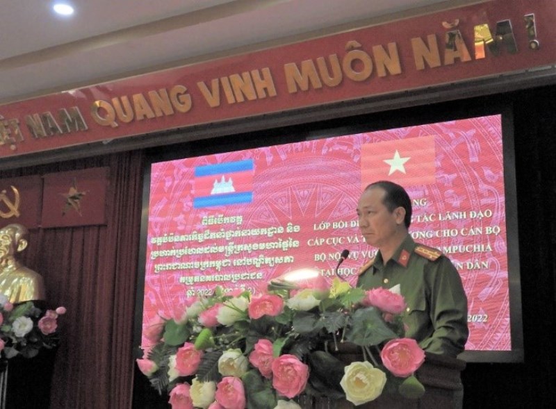 Đại tá, PGS. TS Trần Quang Huyên, Phó Giám đốc Học viện phát biểu tại Lễ khai giảng