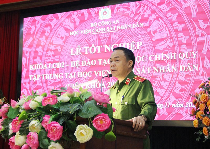 Thiếu tướng, PGS. TS Lê Quang Bốn - Giám đốc Học viện phát biểu tại Lễ bế giảng