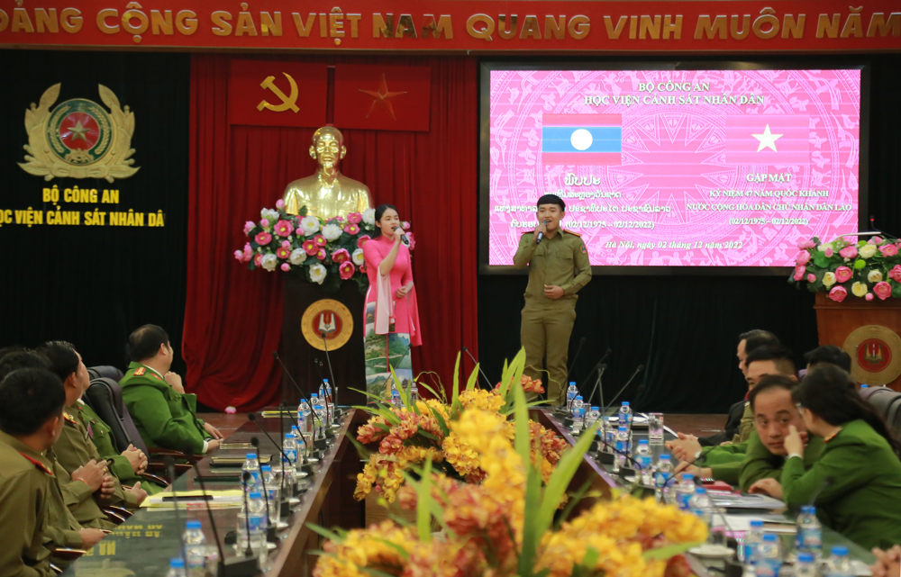 Chương trình văn nghệ mang đặc trưng văn hóa Việt Nam - Lào tại buổi gặp mặt