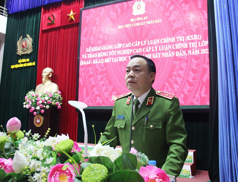 Thiếu tướng, PGS.TS Lê Quang Bốn, Giám đốc Học viện phát biểu tại buổi lễ