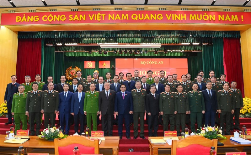 Thủ tướng Chính phủ Phạm Minh Chính với các đại biểu dự Hội nghị.