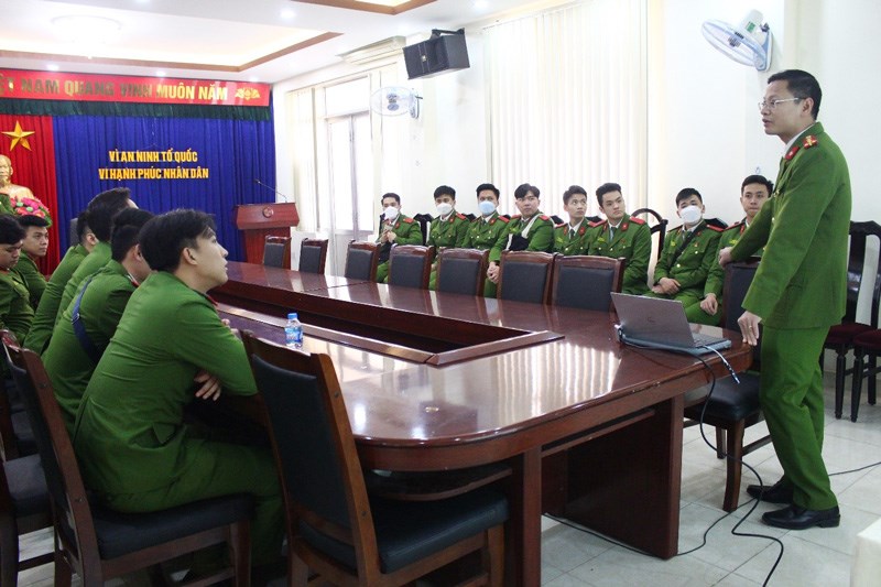 Đại uý Chu Minh Kiên - Phó Đội trưởng Đội Khám nghiệm hiện trường, Phòng Kỹ thuật hình sự, CATP Hải Phòng báo cáo một số các vụ án điển hình