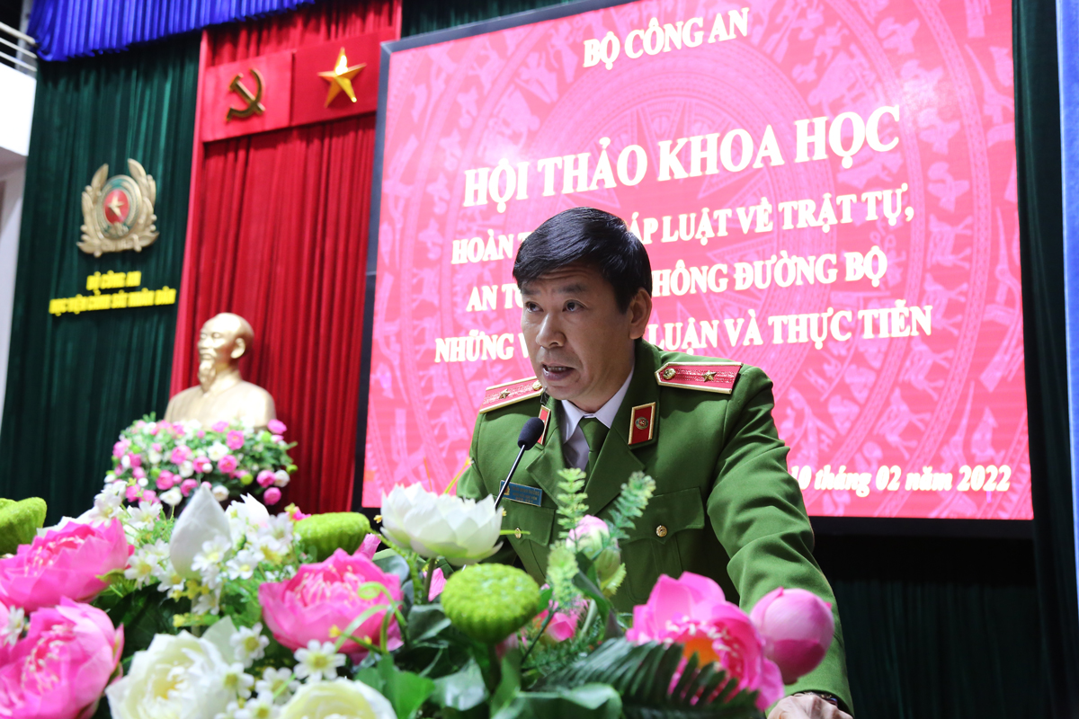 Thiếu tướng, GS. TS Trần Minh Hưởng, Giám đốc Học viện CSND phát biểu tại Hội thảo