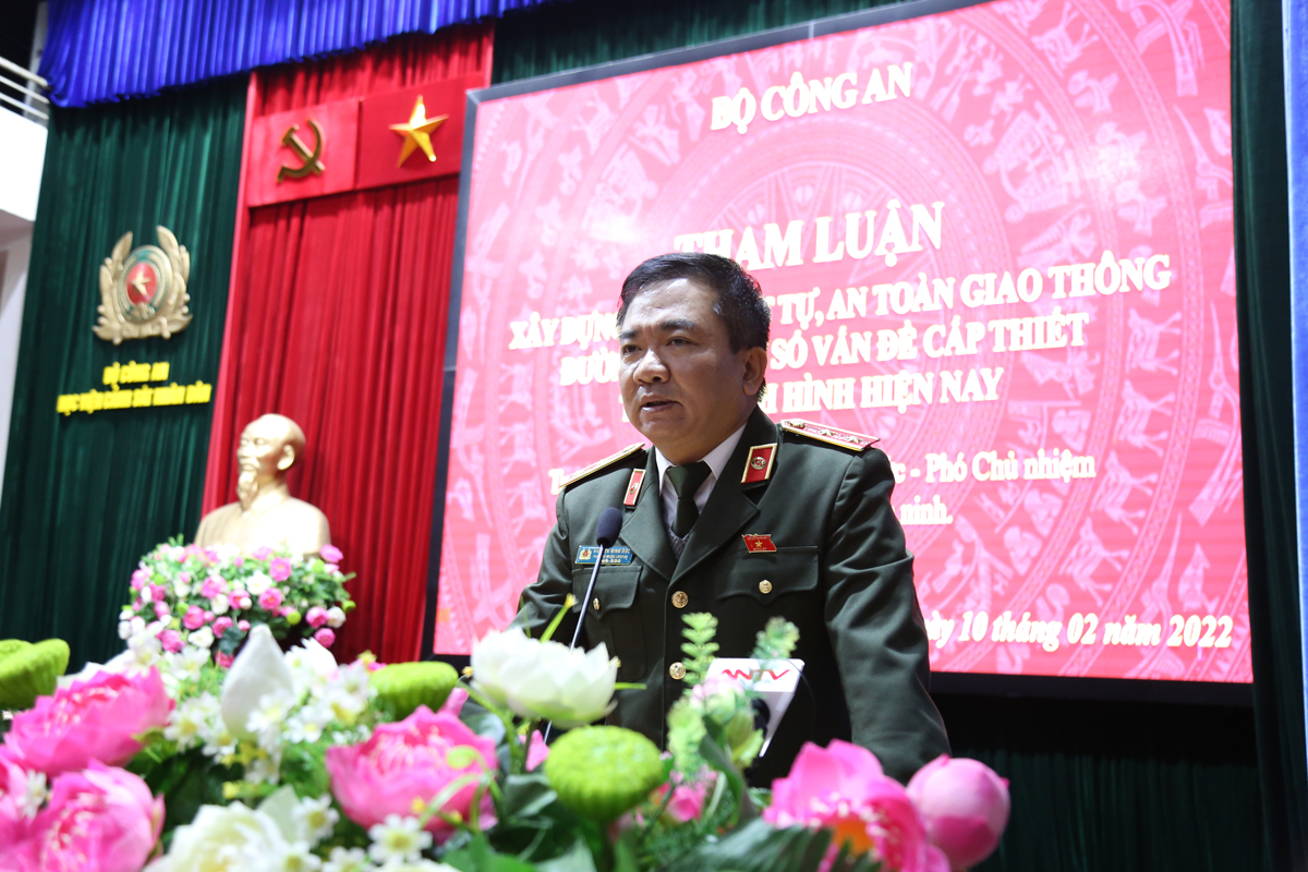 Trung tướng, GS. TS Nguyễn Minh Đức, Phó Chủ nhiệm Ủy ban Quốc phòng và An ninh của Quốc hội phát biểu tại Hội thảo