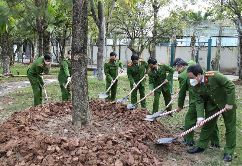 Ban Giám đốc Học viện phát động trồng cây đầu năm nhân dịp Xuân Nhâm Dần 2022
