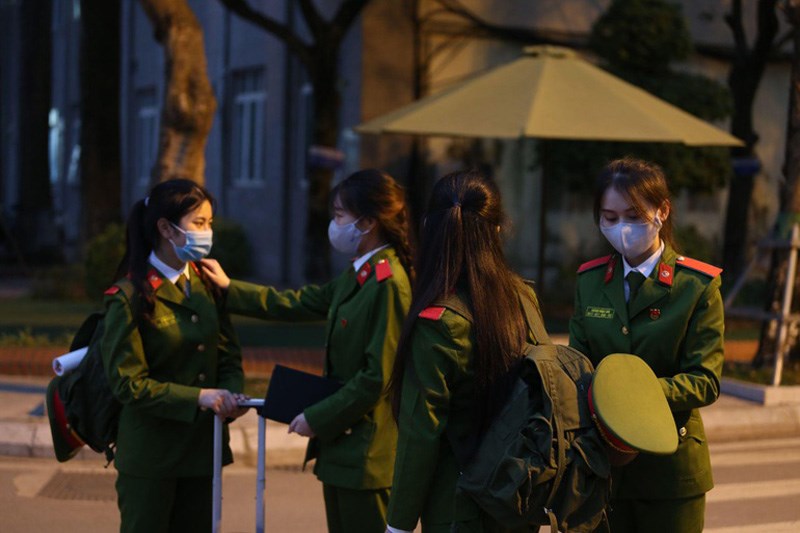 Là "bông hồng thép" mang trên mình bộ quân phục màu xanh thì việc tình nguyện quay trở lại trường trực Tết có ý nghĩa rất lớn đối với Ngọc Anh