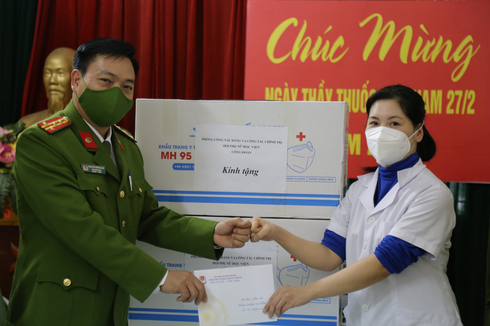 Đại tá Nguyễn Đăng Sáu – Phó Giám đốc Học viện động viên cán bộ Y tế, Phòng Hậu cần tiếp tục nỗ lực hoàn thành tốt mọi nhiệm vụ được giao