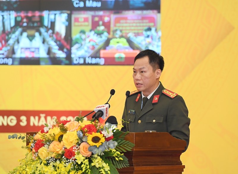 Đại tá, TS Đỗ Khắc Hưởng phát biểu tham luận tại Hội thảo