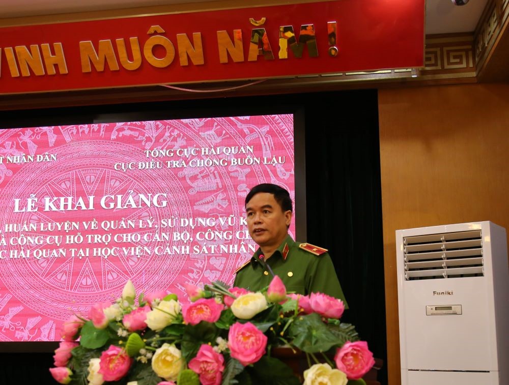 Thiếu tướng, GS. TS Nguyễn Đắc Hoan, Phó Giám đốc Học viện phát biểu khai mạc lớp tập huấn