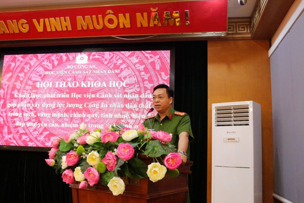 Đại tá, TS Nguyễn Đăng Sáu, Phó Giám đốc Học viện phát biểu tại Hội thảo