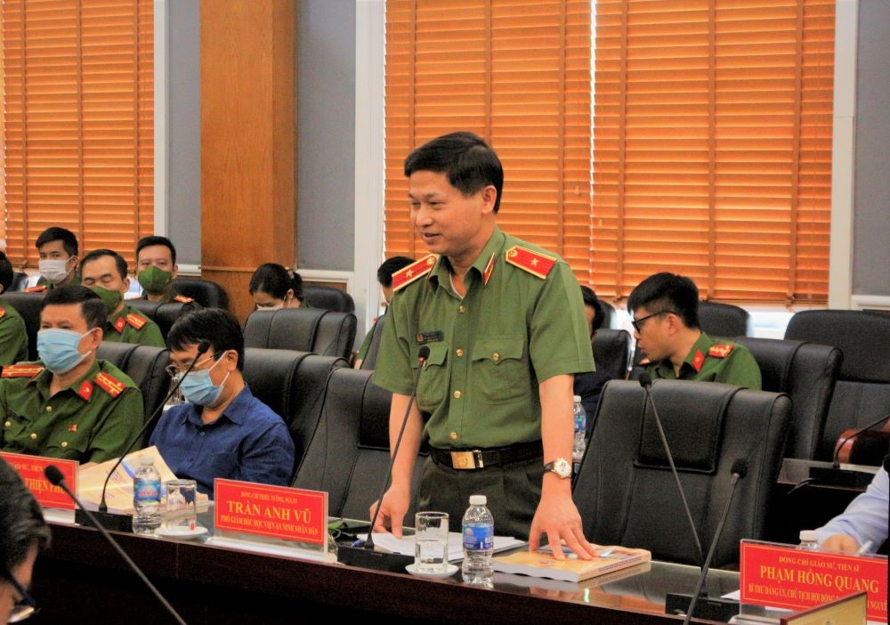 Thiếu tướng, PGS. TS Trần Anh Vũ, Phó Giám đốc Học viện An ninh nhân dân phát biểu tại Hội thảo