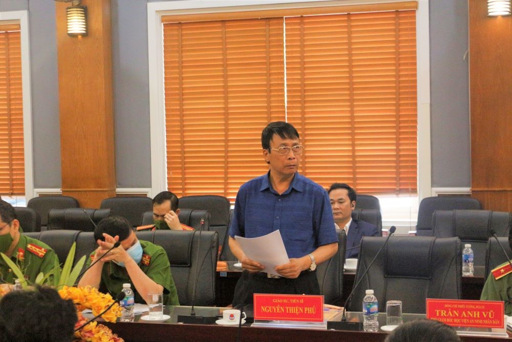 Đại tá, PGS. TS Nguyễn Thiện Phú, nguyên Phó Giám đốc Học viện CSND phát biểu tại Hội thảo